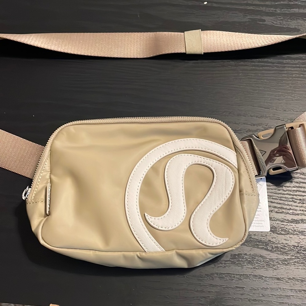 Brand new Lululemon every belt bag
